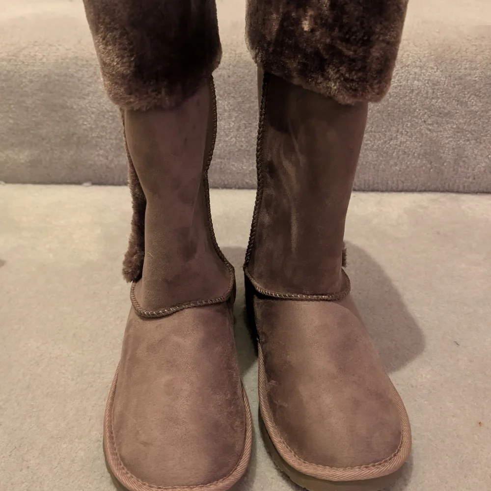 Cozy Brown Fur-Lined Boots - Picture 4 of 6